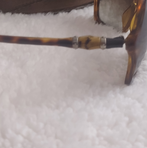 Gucci sunglasses main image 3